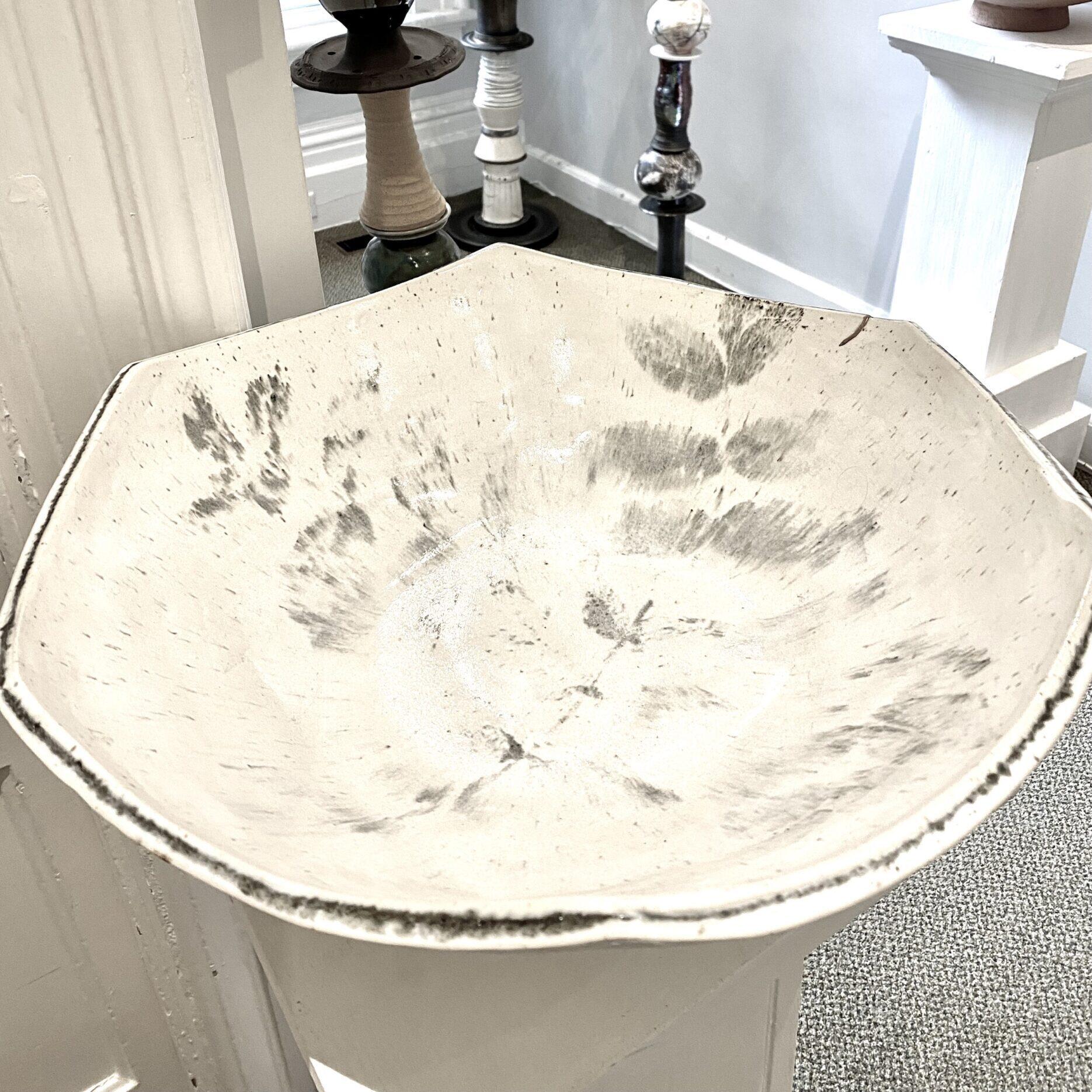 Black Leaf Bowl – functional ceramic by Catharina Goldnau, Toronto