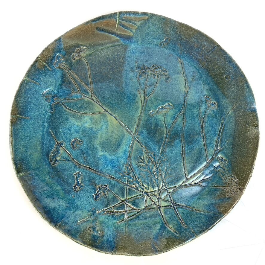 Wildflower Plate – functional ceramic by Catharina Goldnau, Toronto