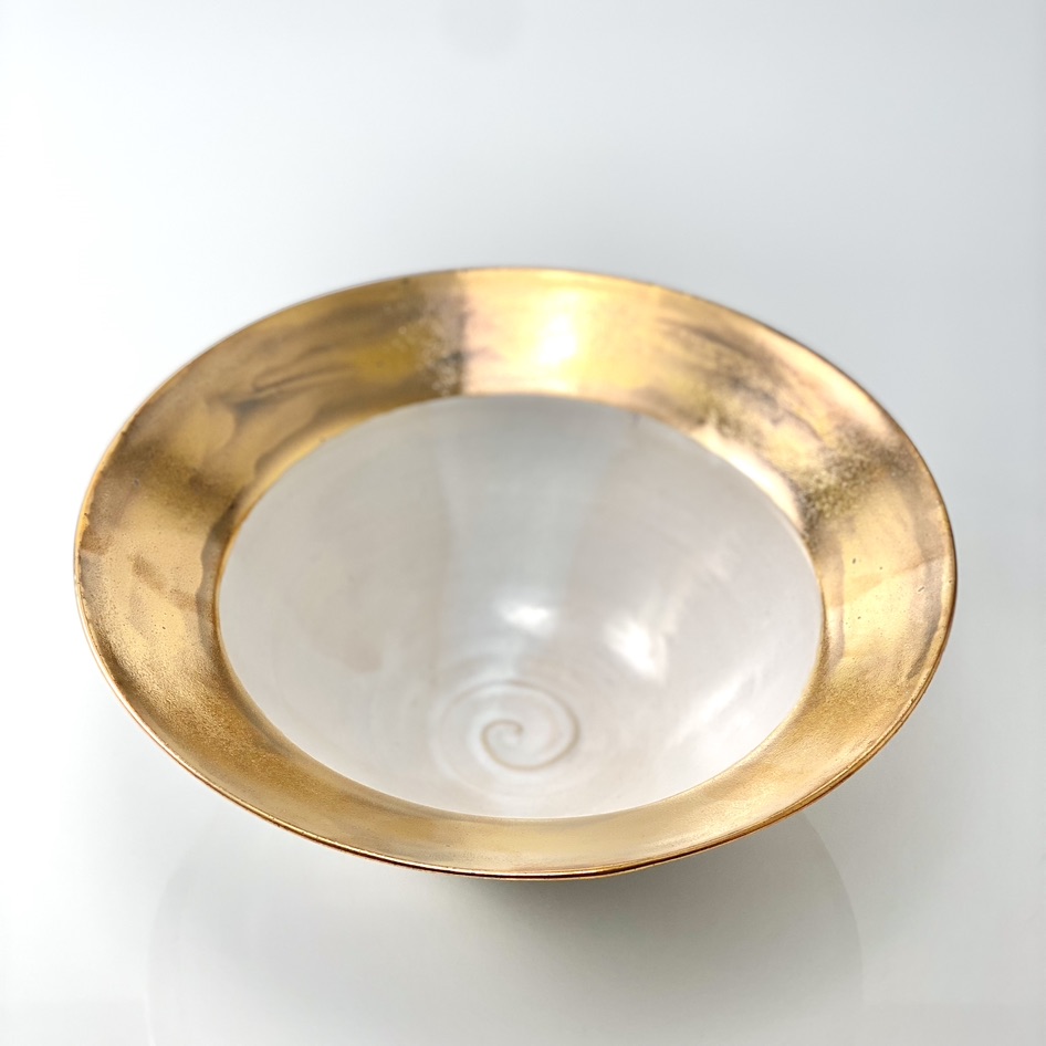 Gold and Pearl Bowl – functional ceramic by Catharina Goldnau, Toronto